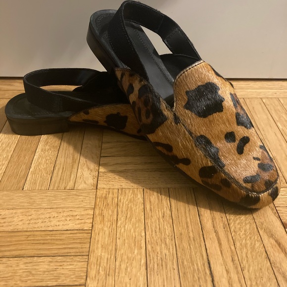 ASOS DESIGN Move Over leather slingback loafers in leopard print - Picture 8 of 9